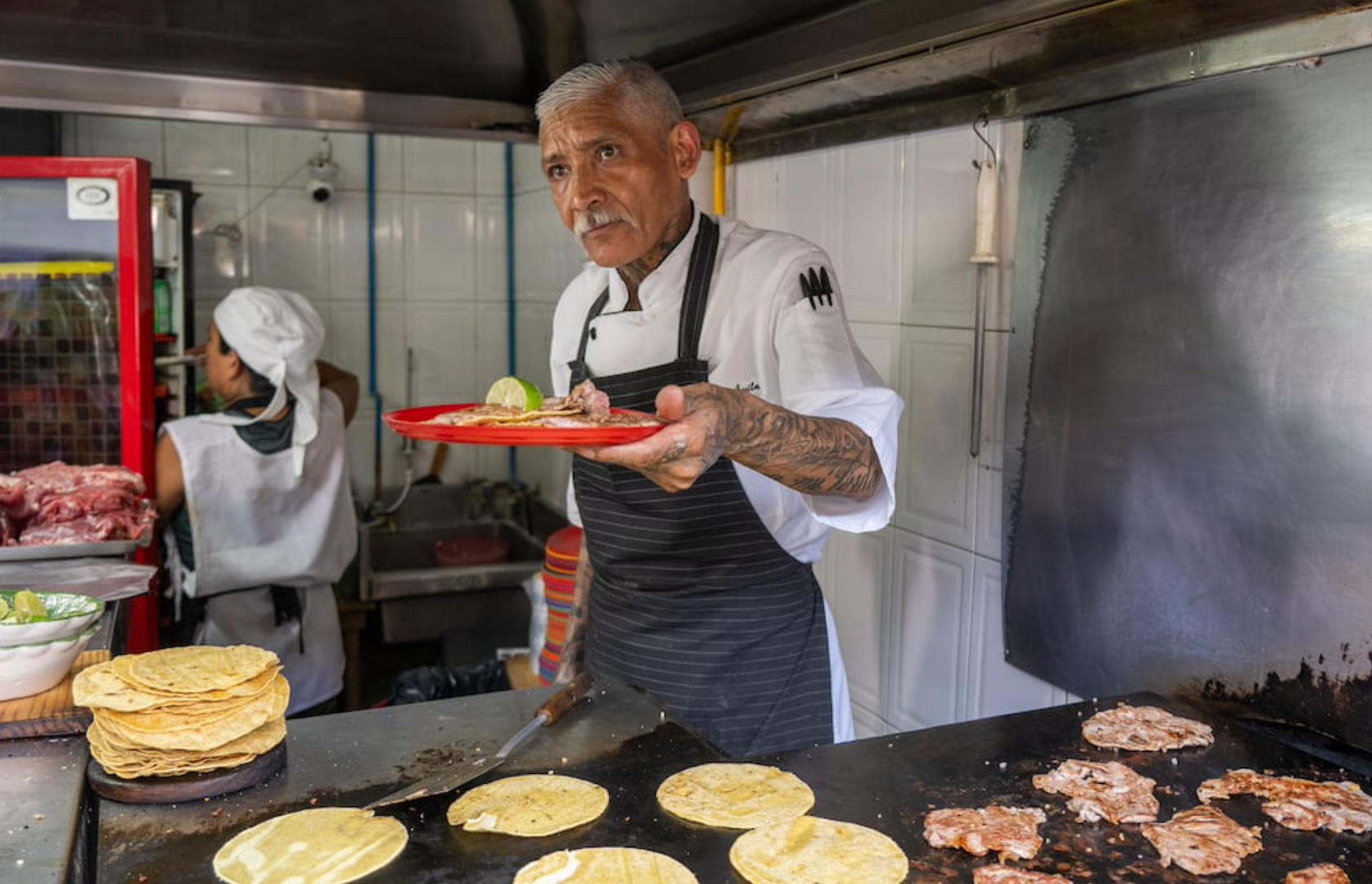 Tiktoker ‘destroza’ Taquería El Califa de León